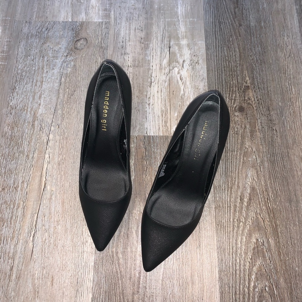 Back pointed toe heels